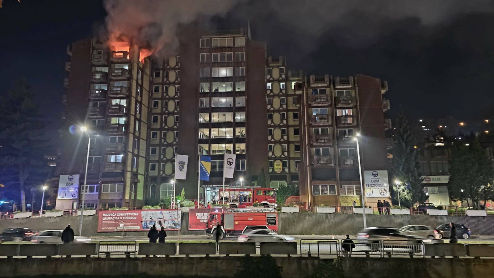 huzurevinde yangin felaketi 10 kisi hayatini kaybetti 20 kisi yaralandi JLEErLfC.png