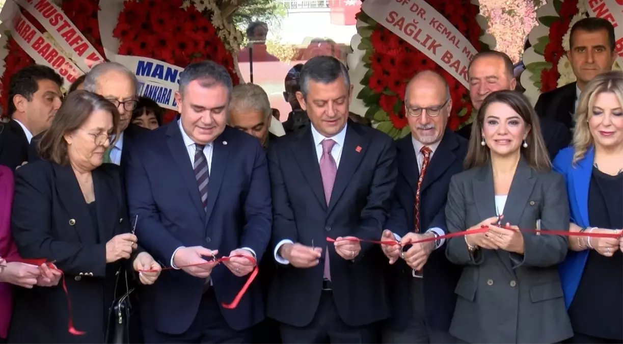 ozgur ozel eczacilik muzesinin acilisini yapti 1dqr8c4s.jpg