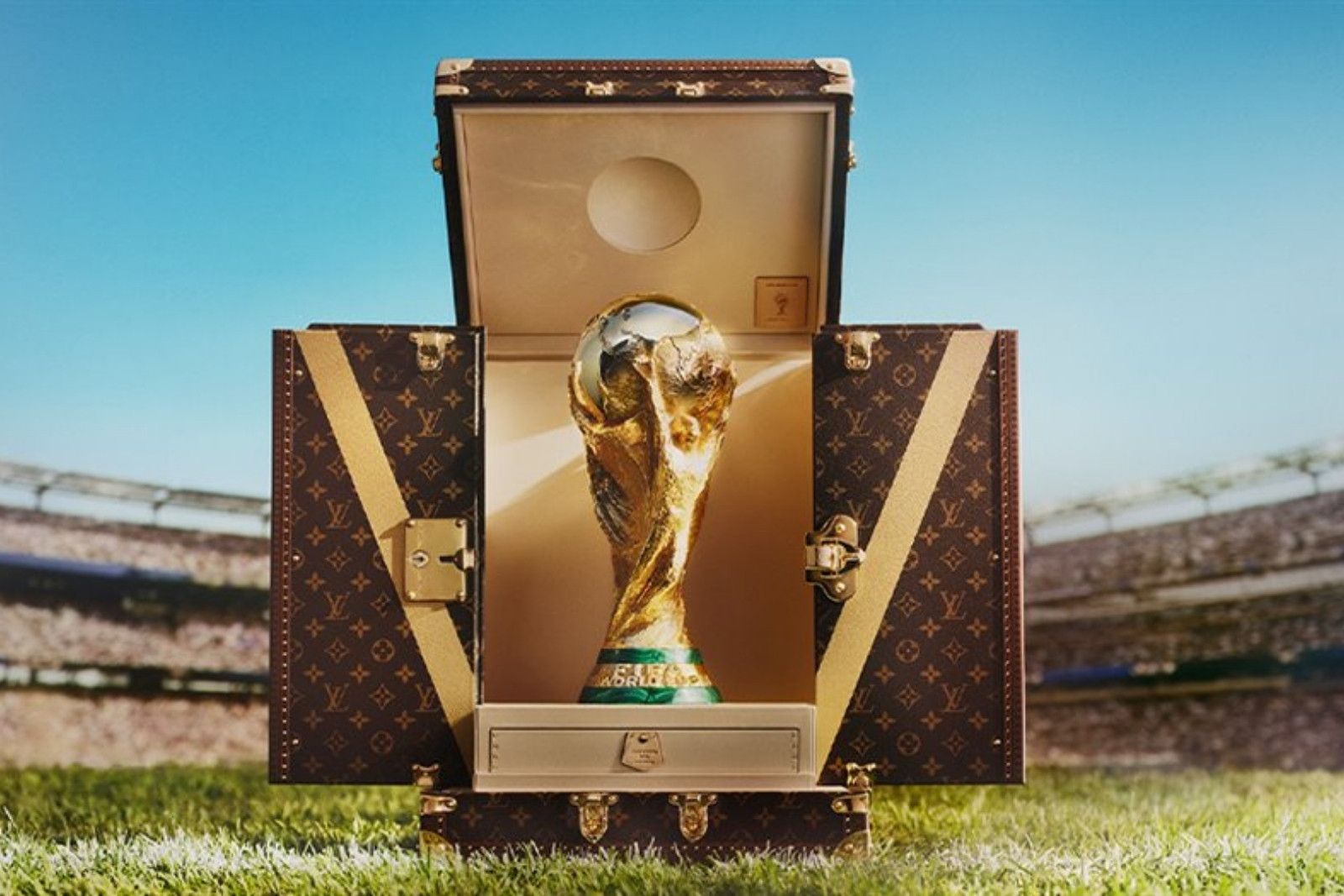 Louis vuitton 2026 fifa dunya kupasi icin tasarladigi ozel kupa sandigini ve yeni koleksiyonunu vw5m4Mk7