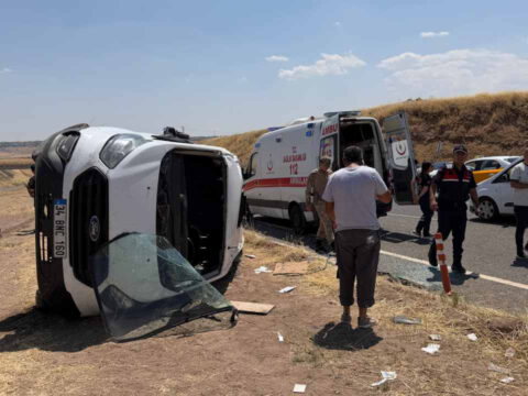 Son dakika diyarbakirda feci kaza ogrenci servisi ile otomobil carpisti 19 yarali bPpC4hhf