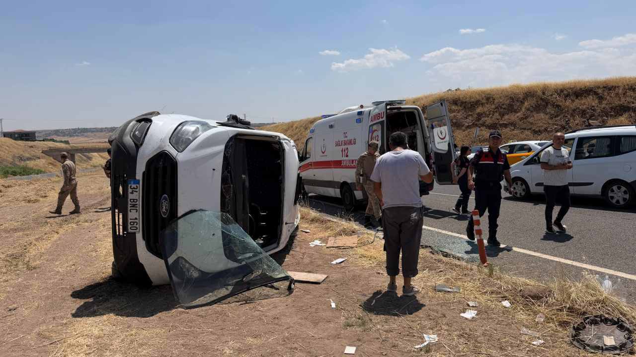 Son dakika | Diyarbakır’da feci kaza! Öğrenci servisi ile otomobil çarpıştı: 19 yaralı